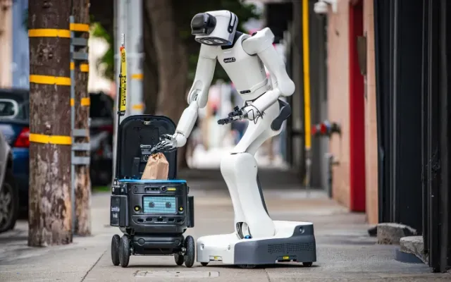 Robot.com推出R-noid，一款專為高強度工作而設計的機器人。它沒有腿，但能將全部精力投入提升工作效率。